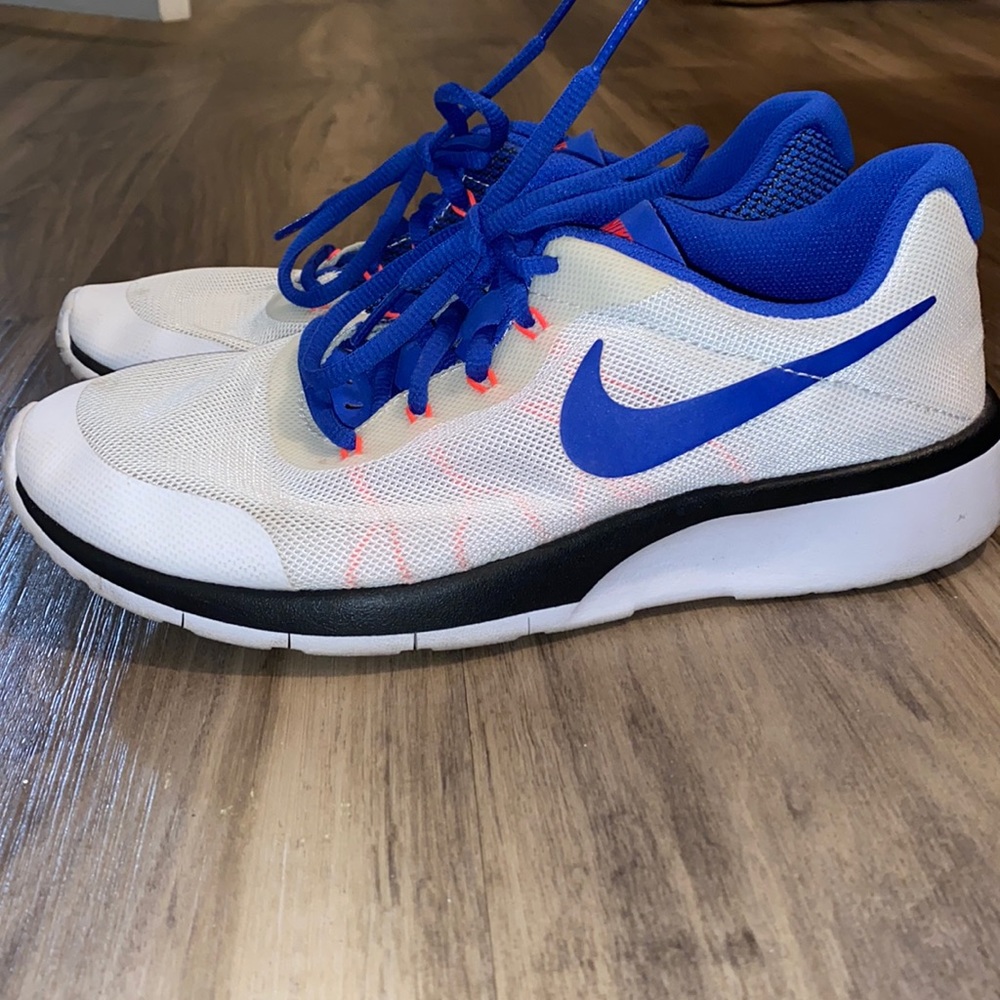 Women’s Nike tennis Shoes